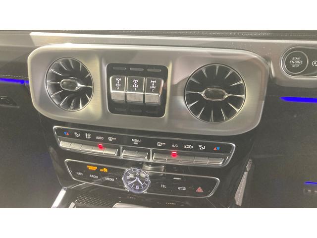 Ｇクラス Ｇ４００ｄ　ＡＭＧライン　４ＷＤ　エディションマグノブラック　サンルーフ　ブルメスターサラウンド　レザーエクスクルーシブパッケージ　アダプティブダンピングシステム　ボディー同色スペアタイヤリング（15枚目）