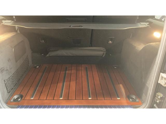 Ｇクラス Ｇ４００ｄ　ＡＭＧライン　４ＷＤ　エディションマグノブラック　サンルーフ　ブルメスターサラウンド　レザーエクスクルーシブパッケージ　アダプティブダンピングシステム　ボディー同色スペアタイヤリング（30枚目）