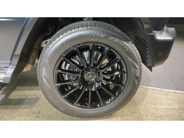 Ｇクラス Ｇ４００ｄ　ＡＭＧライン　４ＷＤ　エディションマグノブラック　サンルーフ　ブルメスターサラウンド　レザーエクスクルーシブパッケージ　アダプティブダンピングシステム　ボディー同色スペアタイヤリング（49枚目）