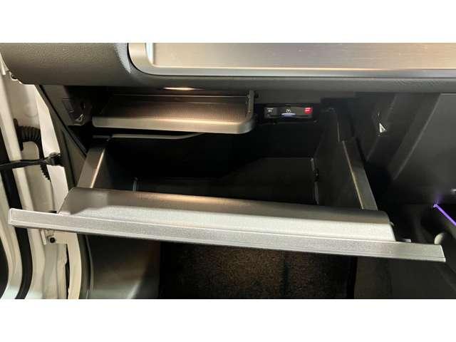 ＧＬＢ ＧＬＢ１８０　ＡＭＧラインパッケージ　ＭＰ２０２５０２　フルセグＴＶ　３６０°カメラ　パワーシート　ＬＥＤライト　キーレスゴー　バックカメラ　パーキングアシスト　ＡＣＣ　ナビＴＶ　シートヒーター　ルーフレール　３列シート　ＥＴＣ　アイドリングストップ（34枚目）