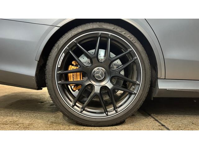 Eクラス E63 S 4マチック+ 4WD AMGカーボンPKG ドラレコ ヒーター ワンオーナー サンルーフ 全周囲カメラ エアサス 地デジ ACC Pシート ETC PTS サイドカメラ LEDヘッドライト シートエアコン アイドリングストップ 4WD(22枚目)