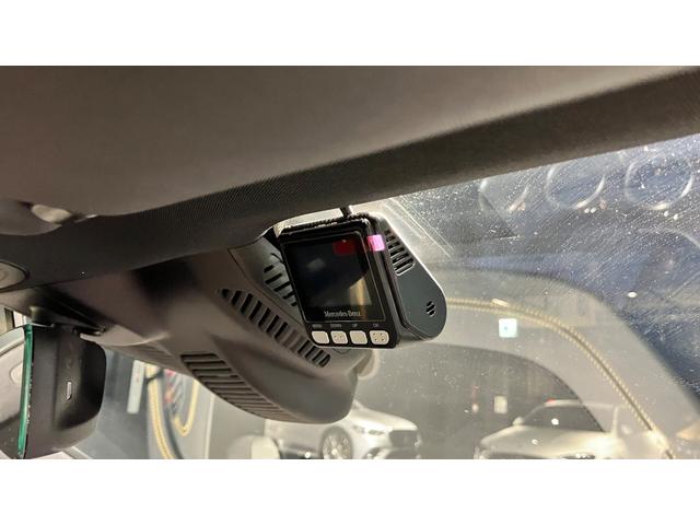 Eクラス E63 S 4マチック+ 4WD AMGカーボンPKG ドラレコ ヒーター ワンオーナー サンルーフ 全周囲カメラ エアサス 地デジ ACC Pシート ETC PTS サイドカメラ LEDヘッドライト シートエアコン アイドリングストップ 4WD(51枚目)