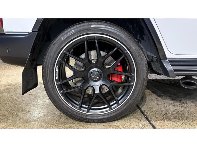 Gクラス G63 マグノヒーローエディション レーダーセーフティパッケージ マグノナイトブラックスペアタイヤリング カーボンインテリア 弊社下取り 1オーナー(11枚目)