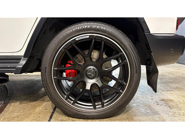 Gクラス G63 マグノヒーローエディション レーダーセーフティパッケージ マグノナイトブラックスペアタイヤリング カーボンインテリア 弊社下取り 1オーナー(12枚目)