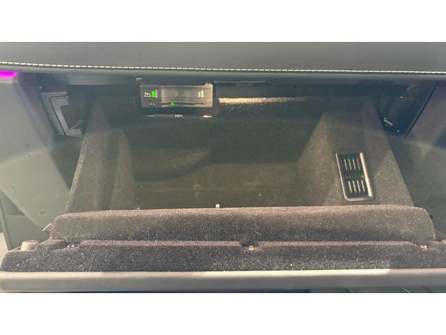 Gクラス G63 マグノヒーローエディション レーダーセーフティパッケージ マグノナイトブラックスペアタイヤリング カーボンインテリア 弊社下取り 1オーナー(37枚目)