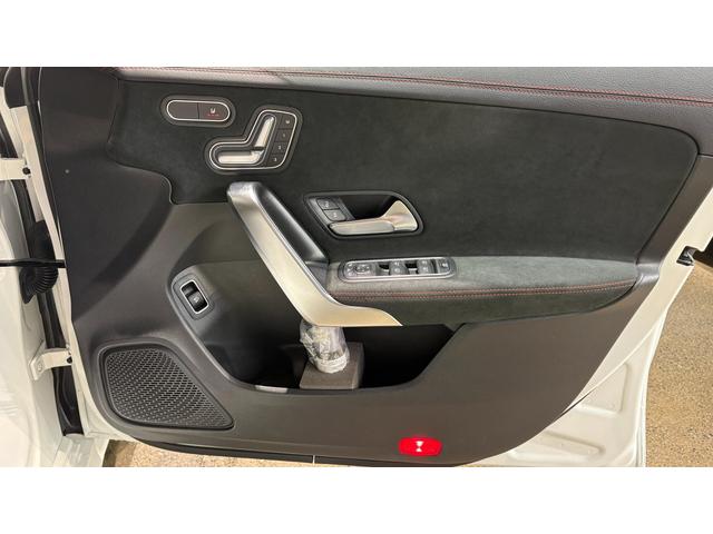 CLAクラス シューティングブレーク CLA200d シューティングブレーク AMGライン AMGライン ナビゲーションパッケージ 弊社下取り 1オーナー 18インチAMG5ツインスポークアルミホイール 本革巻マルチファンクションスポーツステアリング(パドルシフト付き)(18枚目)