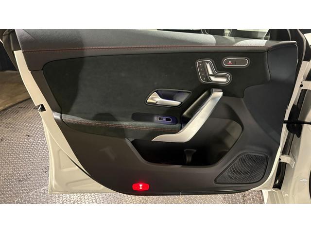 CLAクラス シューティングブレーク CLA200d シューティングブレーク AMGライン AMGライン ナビゲーションパッケージ 弊社下取り 1オーナー 18インチAMG5ツインスポークアルミホイール 本革巻マルチファンクションスポーツステアリング(パドルシフト付き)(37枚目)