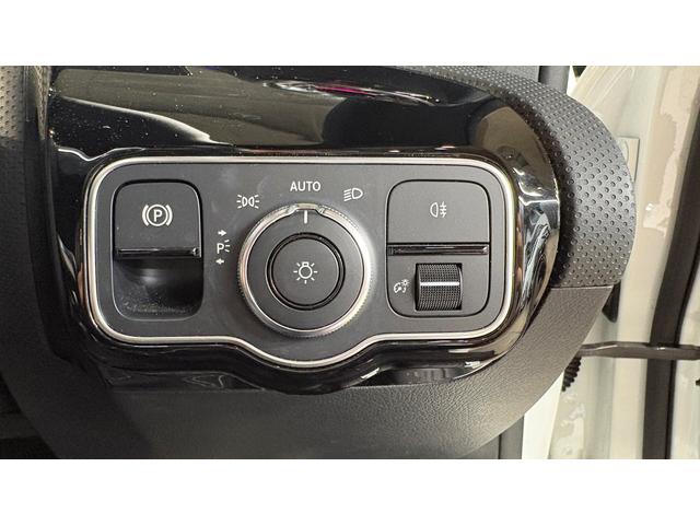 CLAクラス シューティングブレーク CLA200d シューティングブレーク AMGライン AMGライン ナビゲーションパッケージ 弊社下取り 1オーナー 18インチAMG5ツインスポークアルミホイール 本革巻マルチファンクションスポーツステアリング(パドルシフト付き)(44枚目)