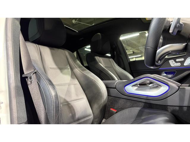 ドアハンドルには握りやすいグリップ形状が採用されています。万一の事故の際など、車内に残された乗員を救出する為、外部からドアを開けやすいようになっています。