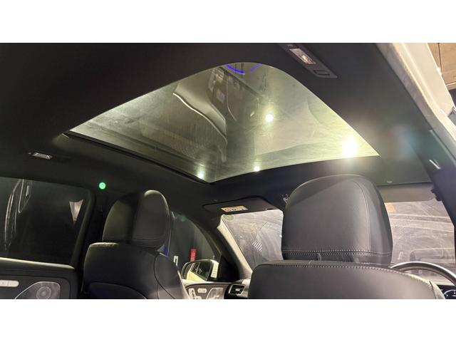 自動車保険に関しても、メルセデス・ベンツ専用のプログラムをご用意しております。飛び石や落下物などでのフロントガラスの修理が必要となった場合、最大で９万円分の補償を致します。