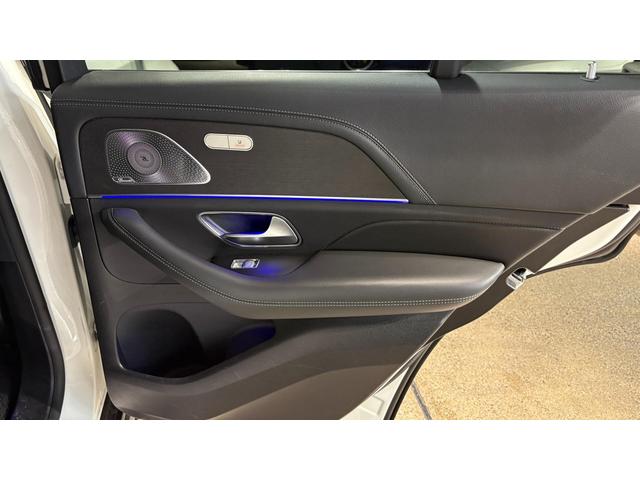 弊社は東京都内に新車ショールームを５ヶ所、認定中古車センターを２ヶ所、豊島区にサービスセンターを１ヶ所と、埼玉県所沢市に板金塗装センターを展開しております。