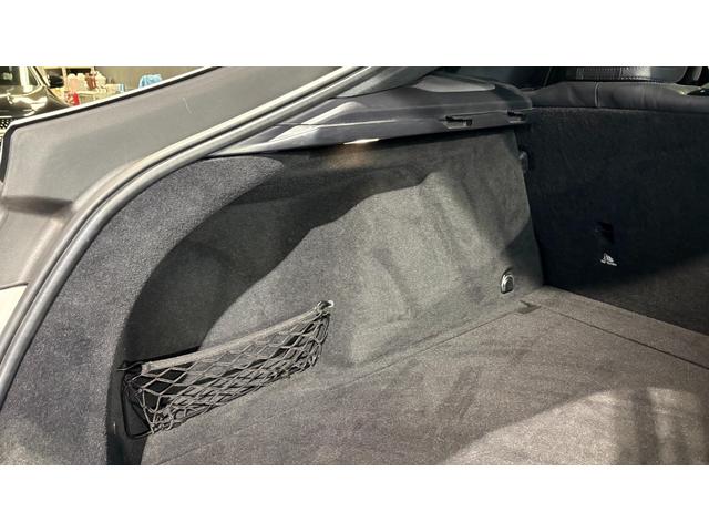 パノラミックビューモニター：専用のカメラにより、上から見下ろしたような視点で３６０度クルマの周囲を確認することができます☆死角部分も確認しやすく、狭い場所での切り返しや駐車もスムーズに行えます。