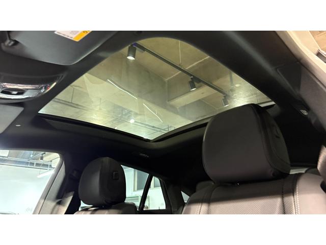 メルセデスベンツ正規販売店でしかご加入頂けない保険プログラムをご用意しております。無償付帯の安心サービスではフロントガラスやタイヤ交換費用の部分サポートを受けられます。保険割引率には影響ありません。