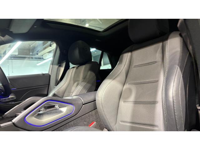 ショールーム内にお客様の駐車スペースをご用意しております。ご来店の際はお気軽にご利用下さい。