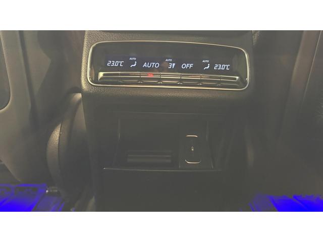 輸入車、国産車を問わず、現在お乗りのお車を下取りさせて頂きます。お車の車種やボディカラー、オプション装備などをご連絡頂けましたら、おおよその額を提示させて頂きますので、お気軽にお申し付け下さいませ。