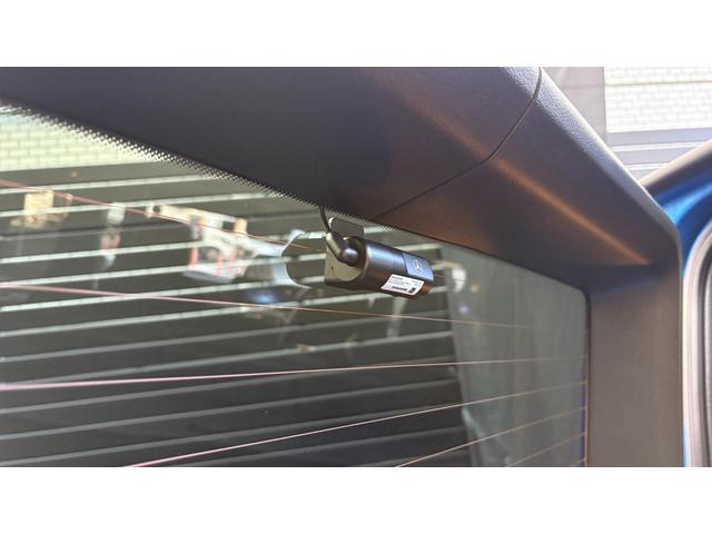 【ブラインドスポットアシスト】車線変更時に車両後方から来る車両を検知し安全をサポートする装置です。