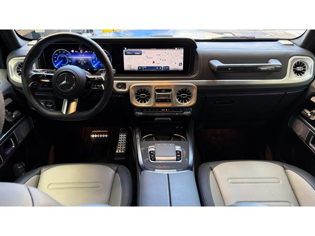 ショールーム内にお客様の駐車スペースをご用意しております。ご来店の際はお気軽にご利用下さい。