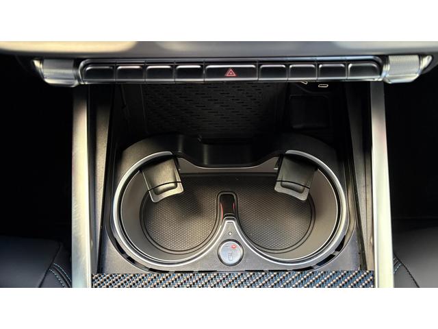 弊社は東京都内に新車ショールームを５ヶ所、認定中古車センターを２ヶ所、豊島区にサービスセンターを１ヶ所と、埼玉県所沢市に板金塗装センターを展開しております。