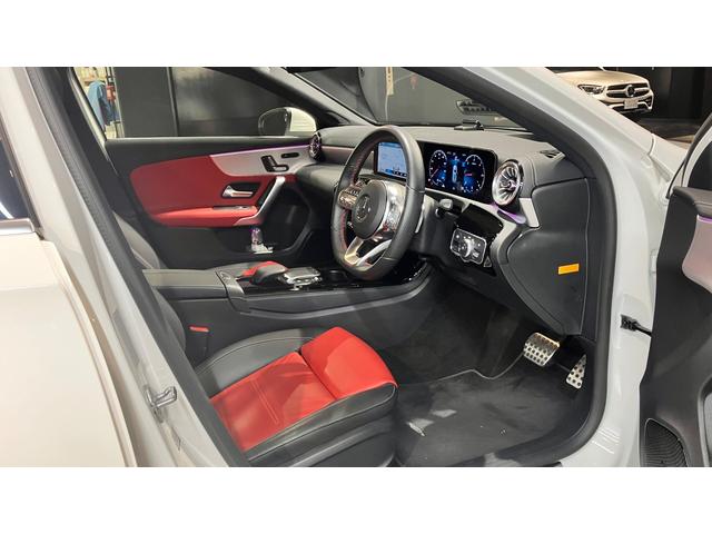 Ａクラス Ａ２００ｄ　ＡＭＧライン　ディーゼルターボ　ＡＭＧライン　レザーエクスクルーシブパッケージ　アドバンストパッケージ　パノラミックスライディングルーフ　ナビゲーションパッケージ　１オーナー　レーダークルコン　Ｃソナー　レーダーＳ（4枚目）