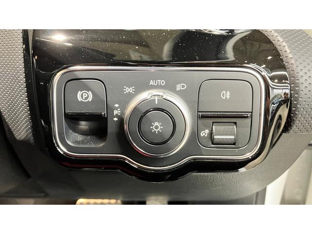 Ａクラス Ａ２００ｄ　ＡＭＧライン　ディーゼルターボ　ＡＭＧライン　レザーエクスクルーシブパッケージ　アドバンストパッケージ　パノラミックスライディングルーフ　ナビゲーションパッケージ　１オーナー　レーダークルコン　Ｃソナー　レーダーＳ（5枚目）