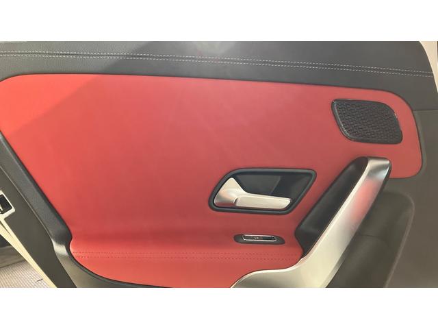 Ａクラス Ａ２００ｄ　ＡＭＧライン　ディーゼルターボ　ＡＭＧライン　レザーエクスクルーシブパッケージ　アドバンストパッケージ　パノラミックスライディングルーフ　ナビゲーションパッケージ　１オーナー　レーダークルコン　Ｃソナー　レーダーＳ（9枚目）