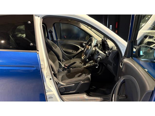 スマートフォーフォー パッション　クルコン　バックカメラ　ポータブルナビ　シートヒーター　ツートン　ツイナミック　クルコン　バックカメラ　ツートン（4枚目）