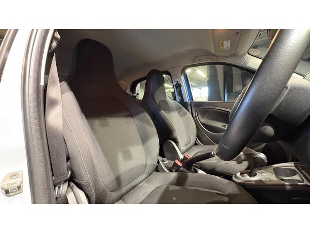 スマートフォーフォー パッション　クルコン　バックカメラ　ポータブルナビ　シートヒーター　ツートン　ツイナミック　クルコン　バックカメラ　ツートン（5枚目）