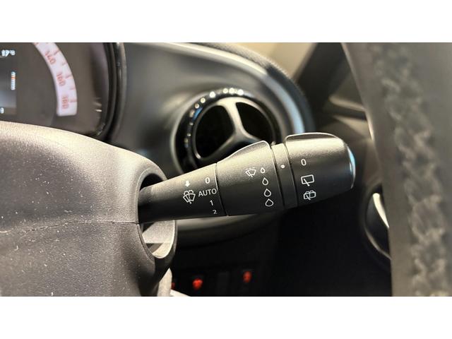 スマートフォーフォー パッション　クルコン　バックカメラ　ポータブルナビ　シートヒーター　ツートン　ツイナミック　クルコン　バックカメラ　ツートン（8枚目）