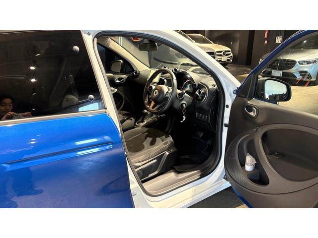 スマートフォーフォー パッション　クルコン　バックカメラ　ポータブルナビ　シートヒーター　ツートン　ツイナミック　クルコン　バックカメラ　ツートン（12枚目）