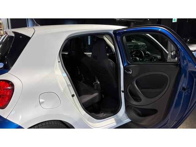 スマートフォーフォー パッション　クルコン　バックカメラ　ポータブルナビ　シートヒーター　ツートン　ツイナミック　クルコン　バックカメラ　ツートン（31枚目）