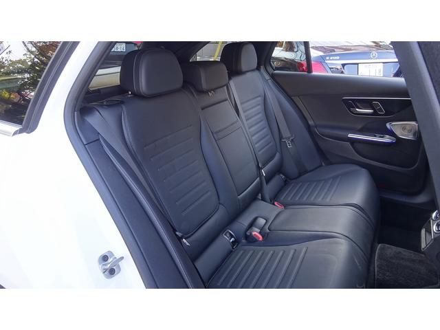 全席が主役となっておりますので、後部座席も快適な乗り心地です。是非、一度実際に乗っていただき、お確かめ下さいませ。