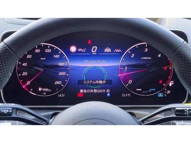 高いレベルの知性を備えたメルセデスの「インテリジェントドライブ」は、ドライバーの疲労を軽減し、安全かつ快適なドライブの一助となります。