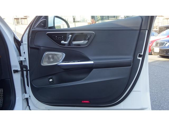 【メモリー機能付パワーシート】３ポジションまでシートポジションを記憶できるため、複数人数での使用や、休憩ポジション・走行ポジションなど様々な使い方があります。