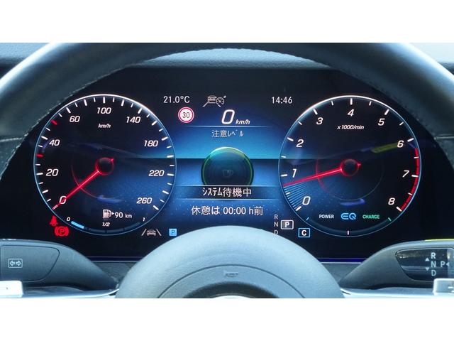 高いレベルの知性を備えたメルセデスの「インテリジェントドライブ」は、ドライバーの疲労を軽減し、安全かつ快適なドライブの一助となります。