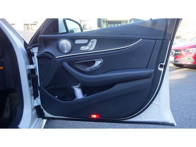 【メモリー機能付パワーシート】３ポジションまでシートポジションを記憶して頂けるため、複数人数での使用や、休憩ポジション・走行ポジションなど様々なお使い方があります。