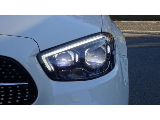 ＬＥＤインテリジェントライトシステム『走行状況や天候に応じてモードを自動で選択する先進技術を駆使した装備です。照射範囲を大幅に拡大することで良好な視界を確保し安全性をサポートする装備です。』