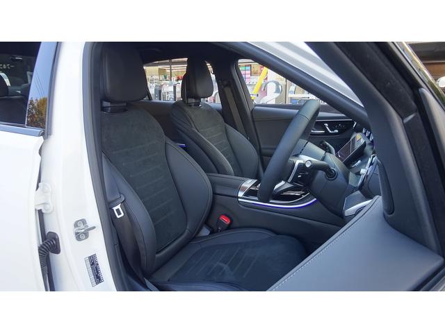 【インテリア】全体的に落ち着いた雰囲気のインテリアは洗練されたデザインがメルセデスらしい内装を創り上げています。