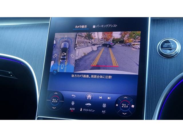 【３６０度カメラシステム】リバースと連動し、車両後方の映像をディスプレィに表示歪みの少ないカメラにより鮮明な画像で後退の運転操作をサポートします。