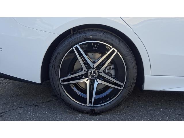 タイヤ空気警告システムによりパンク等のアクシデントがメーターに表示されいち早くお気付き頂けます。