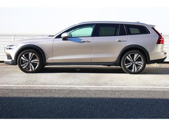 Ｖ６０ クロスカントリー　アルティメット　Ｂ５　ＡＷＤ　認定中古車　Ｇｏｏｇｌｅナビ搭載　３６０度ビューカメラ　スマホ連動　ブロンドレザーシート　安全支援システム　運転支援システム（7枚目）