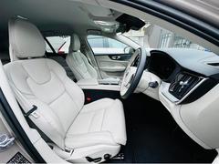 ファインナッパレザーを使用したシートは、運転席・助手席に「シートヒーター」「ベンチレーション」「マッサージ機能」装備。快適なドライブをサポートいたします。 2