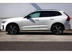 ２０２３年モデル　ＸＣ６０　Ｒｅｃｈａｒｇｅ　Ｕｌｔｉｍａｔｅ　Ｔ６　ＡＷＤ　Ｐｌｕｇｉｎ−Ｈｙｂｒｉｄ　クリスタルホワイト　アンバーレザーシート　サンルーフ　エアサス 3