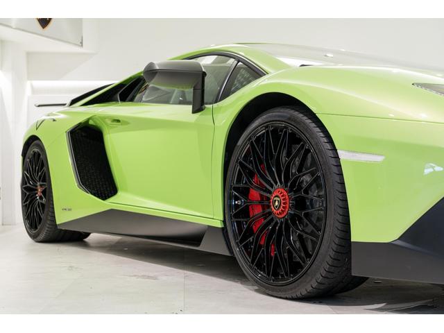 アヴェンタドール 　ＳＶ　４ＷＤ　Ｖｅｒｄｅ　Ｉｔｈａｃａ　Ｆｉｘｅｄ　ｒｅａｒ　ａｉｒ　ｉｎｔａｋｅ　ｃａｒｂｏｎ　ｆｉｂｅｒ　Ｘ－Ｆｒａｍｅ　＆　Ｔ－ｅｎｇｉｎｅ　ｃｏｖｅｒ　ｉｎ　ｃａｒｂｏｎ　ｆｉｂｅｒ（12枚目）