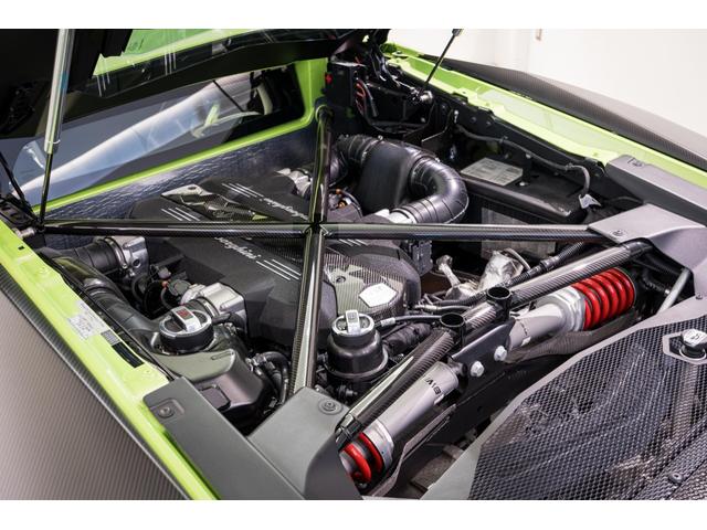 アヴェンタドール 　ＳＶ　４ＷＤ　Ｖｅｒｄｅ　Ｉｔｈａｃａ　Ｆｉｘｅｄ　ｒｅａｒ　ａｉｒ　ｉｎｔａｋｅ　ｃａｒｂｏｎ　ｆｉｂｅｒ　Ｘ－Ｆｒａｍｅ　＆　Ｔ－ｅｎｇｉｎｅ　ｃｏｖｅｒ　ｉｎ　ｃａｒｂｏｎ　ｆｉｂｅｒ（18枚目）