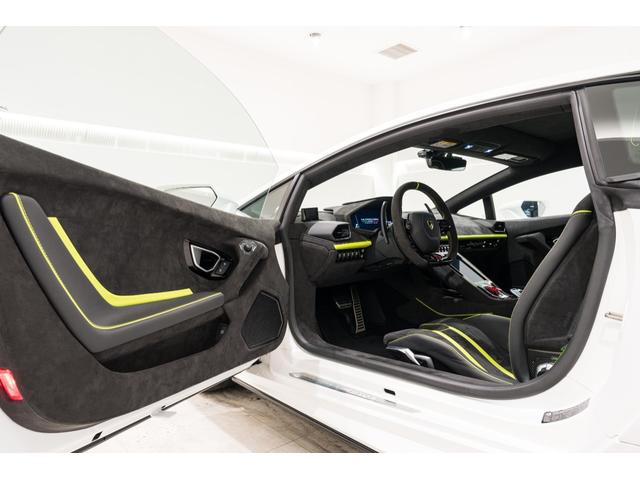 ウラカン 　ＥＶＯ　ＲＷＤ　（ＬＤＦ）　Ｔｅｃｎｉｃａ　Ｂｉａｎｃｏ　フルプロテクション　Ｓｐｏｒｔ　ｓｅａｔｓ　Ａｄ　Ｐｅｒｓｏｎａｍ　Ｉｎｔｅｒｉｏｒ　Ｒｅａｒ　ｖｉｅｗ　ｃａｍｅｒａ（17枚目）