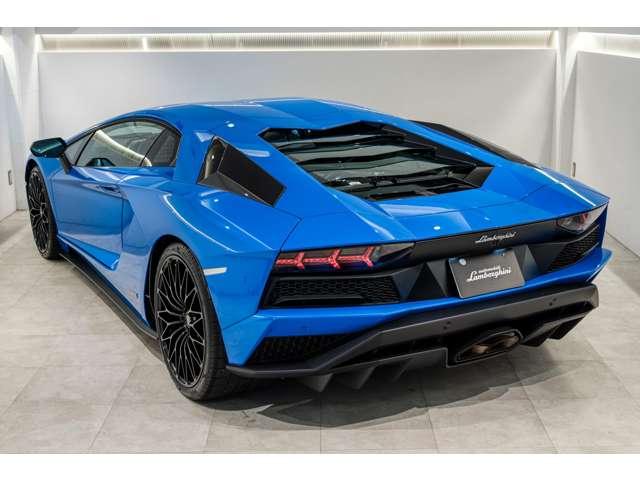 アヴェンタドール Ｓ　４ＷＤ　Ｂｌｕ　Ｎｉｌａ　認定中古車　左ハンドル　コラムＭＴモード付７ＡＴ　バックカメラ　パーキングアシスト　ＥＴＣ　電動シート　シートヒーター　アルミホイール　ＬＥＤ　横滑り防止装置　盗難防止装置（5枚目）