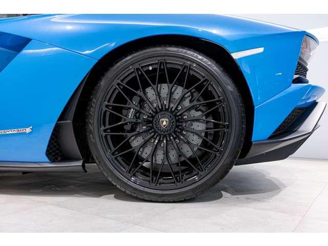 アヴェンタドール Ｓ　４ＷＤ　Ｂｌｕ　Ｎｉｌａ　認定中古車　左ハンドル　コラムＭＴモード付７ＡＴ　バックカメラ　パーキングアシスト　ＥＴＣ　電動シート　シートヒーター　アルミホイール　ＬＥＤ　横滑り防止装置　盗難防止装置（12枚目）
