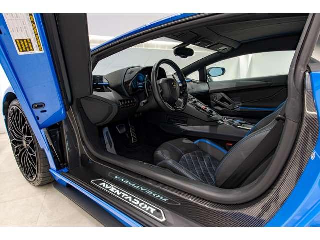 アヴェンタドール Ｓ　４ＷＤ　Ｂｌｕ　Ｎｉｌａ　認定中古車　左ハンドル　コラムＭＴモード付７ＡＴ　バックカメラ　パーキングアシスト　ＥＴＣ　電動シート　シートヒーター　アルミホイール　ＬＥＤ　横滑り防止装置　盗難防止装置（24枚目）