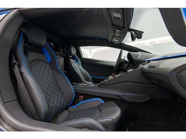 アヴェンタドール Ｓ　４ＷＤ　Ｂｌｕ　Ｎｉｌａ　認定中古車　左ハンドル　コラムＭＴモード付７ＡＴ　バックカメラ　パーキングアシスト　ＥＴＣ　電動シート　シートヒーター　アルミホイール　ＬＥＤ　横滑り防止装置　盗難防止装置（27枚目）