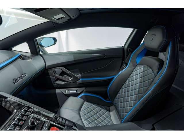 アヴェンタドール Ｓ　４ＷＤ　Ｂｌｕ　Ｎｉｌａ　認定中古車　左ハンドル　コラムＭＴモード付７ＡＴ　バックカメラ　パーキングアシスト　ＥＴＣ　電動シート　シートヒーター　アルミホイール　ＬＥＤ　横滑り防止装置　盗難防止装置（29枚目）